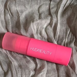 HUDA BEAUTY Cream Blush